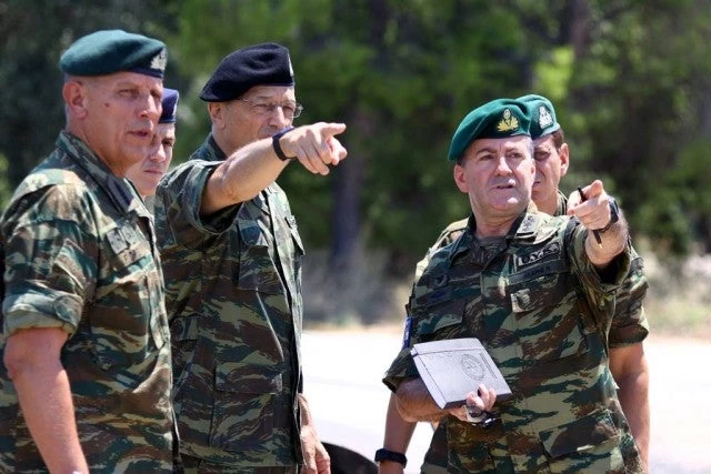 Τις επίλεκτες Ζ’ΜΑΞ και ΕΤΑ επισκέφτηκε ο Αντιστράτηγος Αλκ. Στεφανής